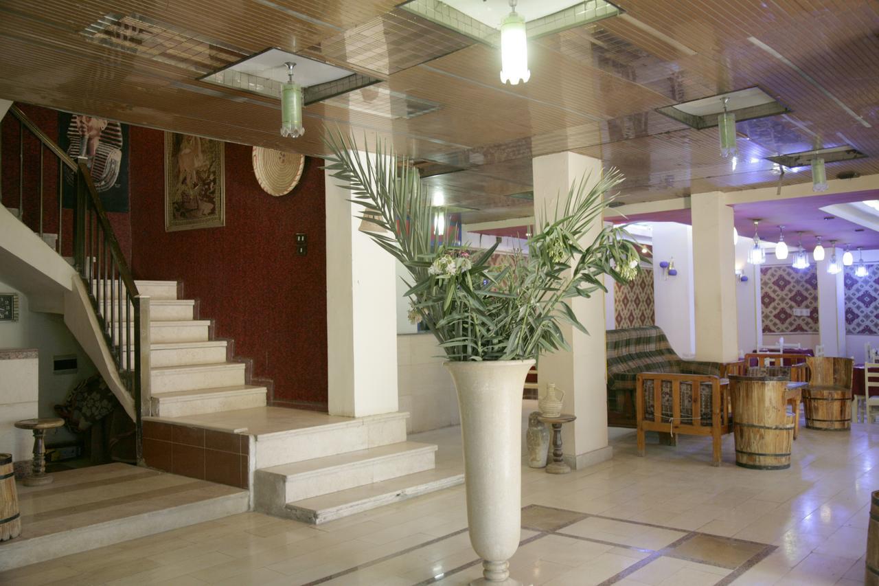 Pharaohs Hotel Luxor Exteriör bild